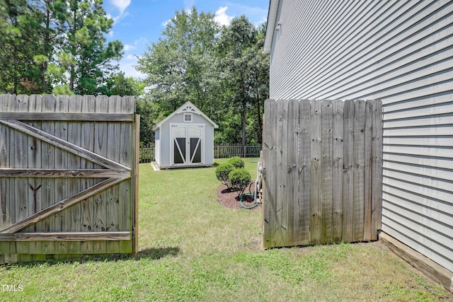 118 Tweedbank Ct, Fuquay Varina, NC 27526 - fenced backyard featuring a storage shed