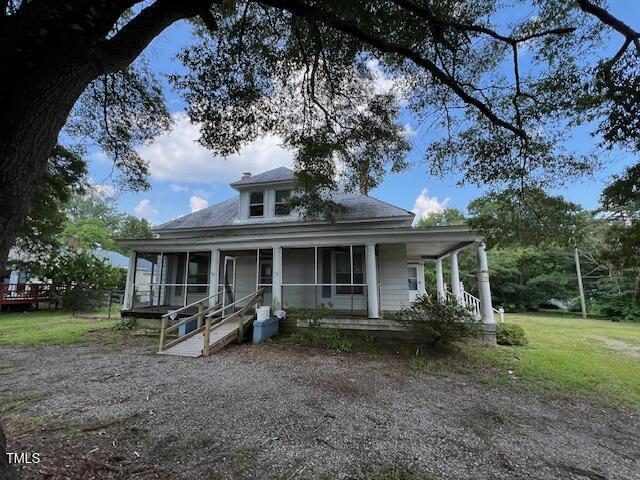 401 Division St, Norlina, NC 27563 - farmhouse featuring a sunroom