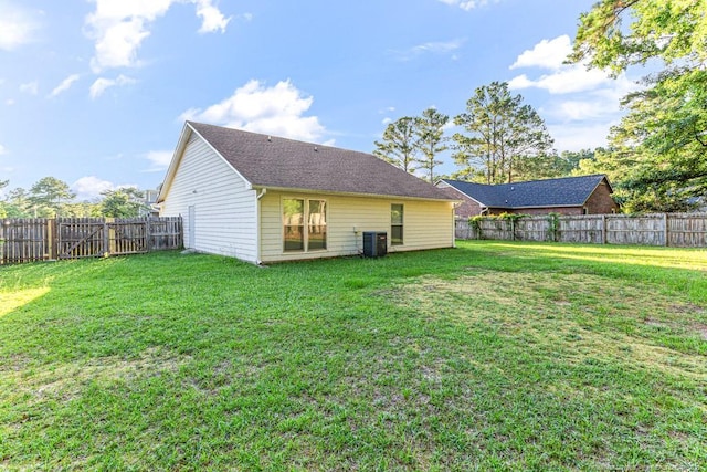 4105 Freedom Ln, Hope Mills, NC 28348 - rear view of house featuring a fenced backyard
