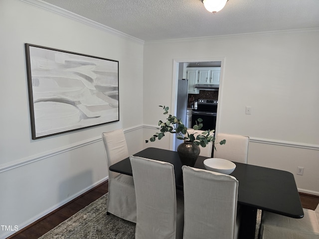 112 W Skyhawk Dr, Cary, NC 27519 - dining space with wood finished floors, crown molding, and a textured ceiling