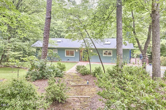 1026 Highland Woods Rd, Chapel Hill, NC 27517 - ranch-style house featuring a shingled roof