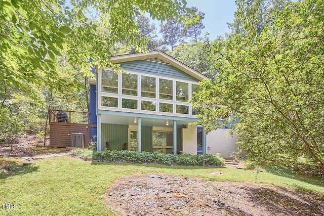 1026 Highland Woods Rd, Chapel Hill, NC 27517 - back of property with a sunroom and a lawn