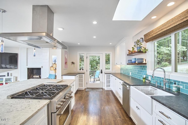 1026 Highland Woods Rd, Chapel Hill, NC 27517 - kitchen featuring appliances with stainless steel finishes, island range hood, healthy amount of natural light, decorative backsplash, and recessed lighting