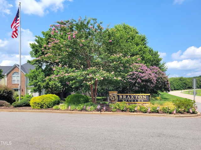 709 Pyracantha Dr, Holly Springs, NC 27540 - view of community sign