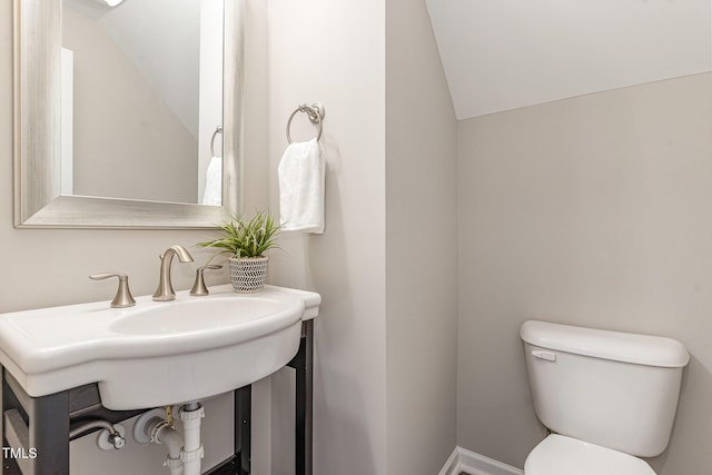 637 Stapleford Ln, Fuquay Varina, NC 27526 - bathroom featuring vaulted ceiling and toilet