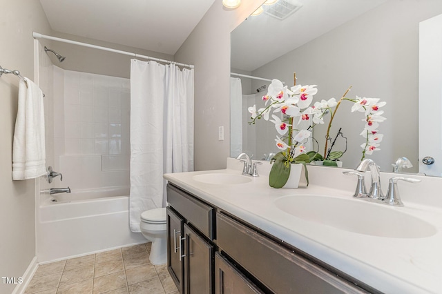 637 Stapleford Ln, Fuquay Varina, NC 27526 - full bath featuring shower / tub combo with curtain and double vanity