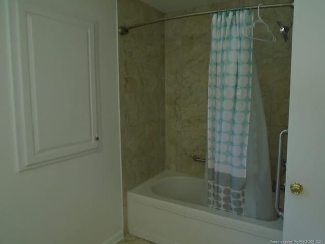 2631 Stonehaven Dr, Fayetteville, NC 28306 - bathroom with shower / bathtub combination with curtain and baseboards