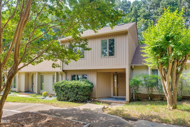 122 Woodbridge Ln, Chapel Hill, NC 27514 - view of front facade featuring a shingled roof
