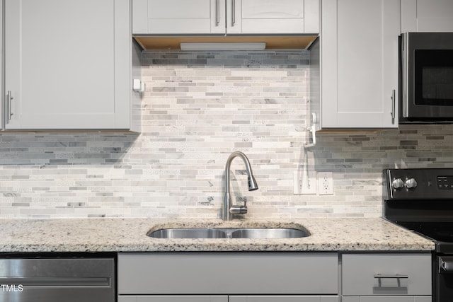 122 Woodbridge Ln, Chapel Hill, NC 27514 - kitchen with stainless steel appliances, decorative backsplash, and white cabinets