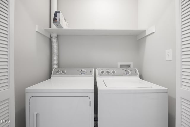 122 Woodbridge Ln, Chapel Hill, NC 27514 - laundry area with washing machine and dryer