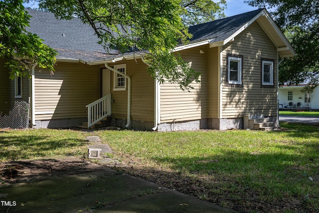 112 N Sellers St, Selma, NC 27576 - view of property exterior featuring entry steps, a lawn, and a shingled roof