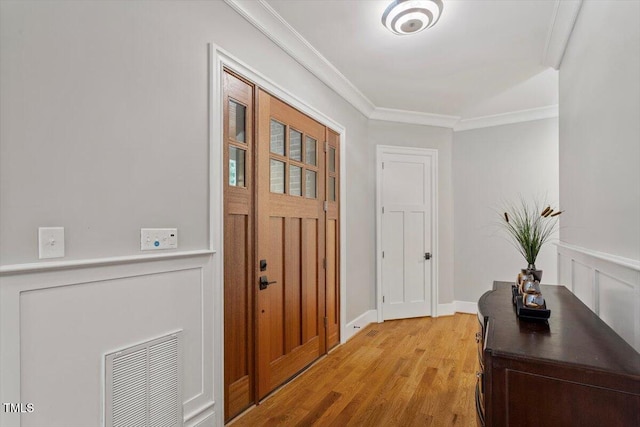 1103 Roosevelt Dr, Chapel Hill, NC 27514 - entryway featuring crown molding and light wood finished floors