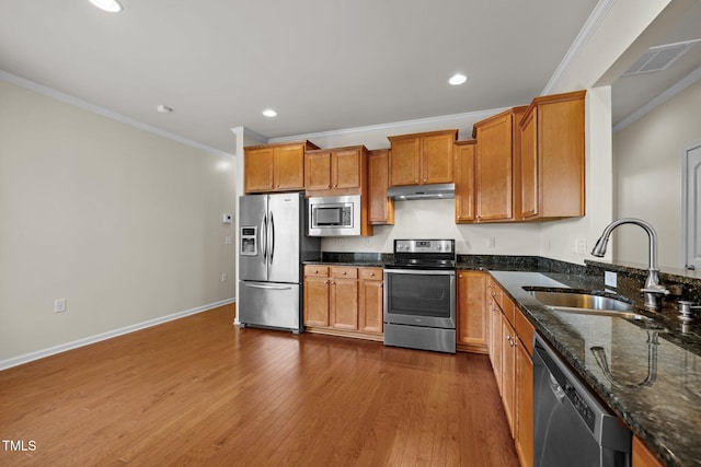 1704 Horne Creek Dr, Durham, NC 27703 - kitchen featuring stainless steel appliances, under cabinet range hood, crown molding, dark stone countertops, and recessed lighting