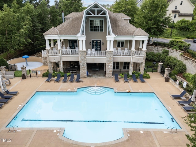 5005 Clyden Cv, Raleigh, NC 27612 - community pool with a patio