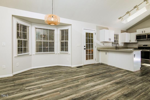 190 Hardwood Dr, Franklinton, NC 27525 - kitchen featuring stainless steel appliances, dark wood-style flooring, white cabinetry, vaulted ceiling, and a peninsula