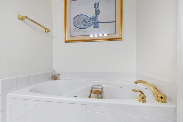 116 Northbrook Dr Unit 303, Raleigh, NC 27609 - bathroom with a whirlpool tub