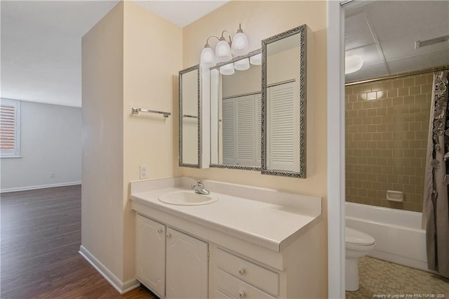 1100 Clarendon St Unit 303, Fayetteville, NC 28305 - full bath with vanity, wood finished floors, and shower / tub combo