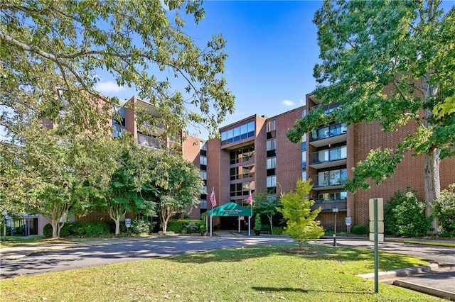 1100 Clarendon St Unit 303, Fayetteville, NC 28305 - view of apartment building / complex