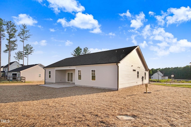 134 Cherrybirch Ln, Zebulon, NC 27597 - back of property with a patio