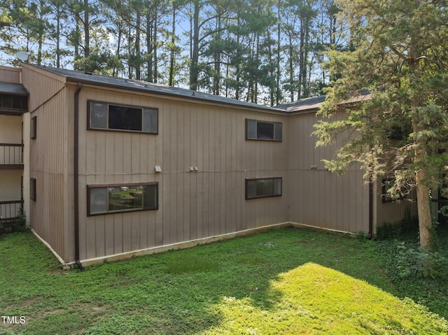 667 Pine Ridge Pl, Raleigh, NC 27609 - view of side of home featuring a yard