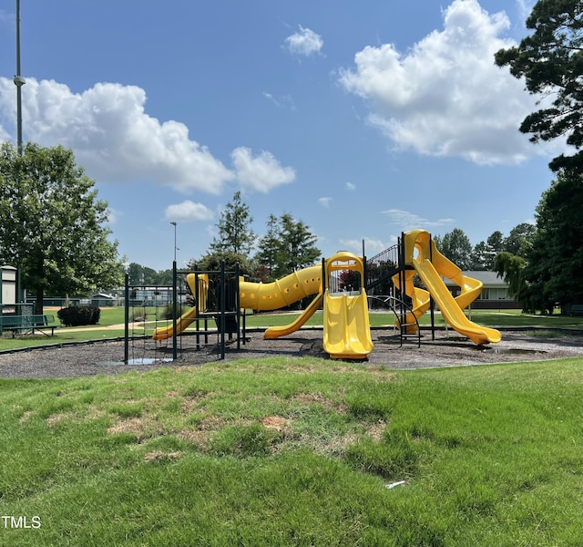 103 N Mckay Ave, Dunn, NC 28334 - community jungle gym featuring a lawn