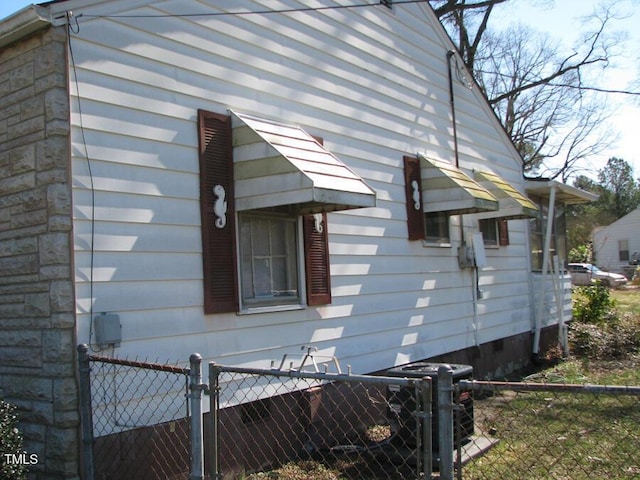 2206 E Club Blvd, Durham, NC 27704 - view of side of home featuring a gate