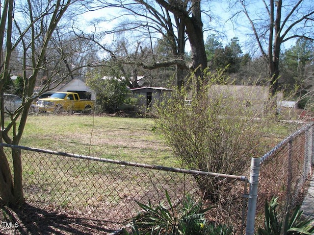 2206 E Club Blvd, Durham, NC 27704 - view of yard