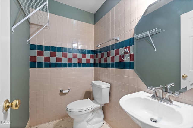 5528 Wilhagan Ct, Raleigh, NC 27616 - bathroom featuring tile walls and tile patterned floors