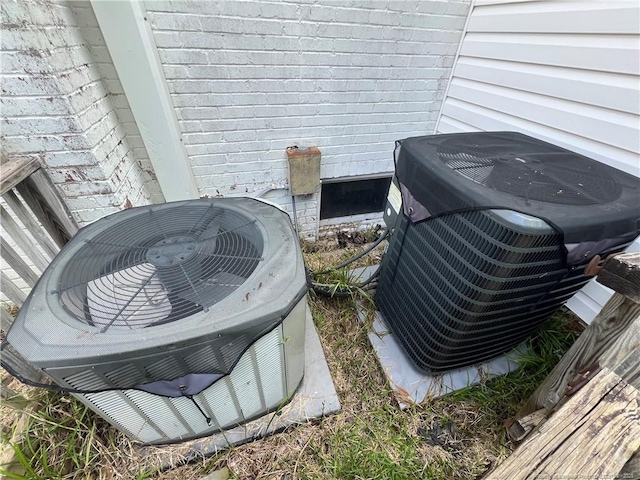 206 E 10th St, Lumberton, NC 28358 - exterior view of a central air condition unit