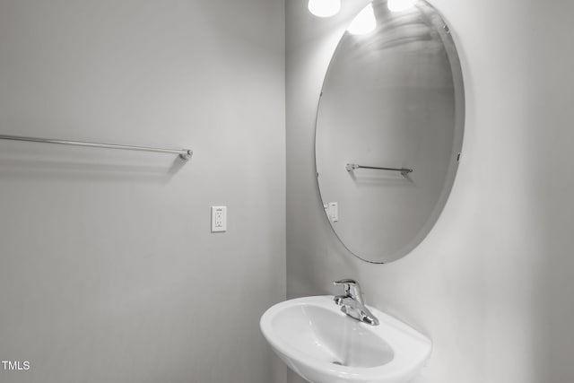 1014 Summerhouse Rd, Cary, NC 27519 - bathroom featuring a sink