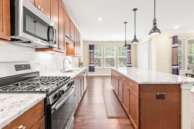 424 Shale Creek Dr, Durham, NC 27703 - kitchen with appliances with stainless steel finishes, dark wood-style floors, healthy amount of natural light, a center island, and recessed lighting