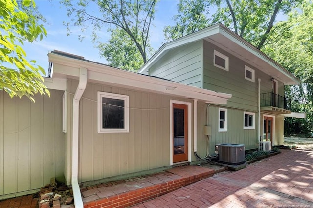 1814 Sunnyside Cir, Fayetteville, NC 28305 - back of house featuring a patio area and a balcony