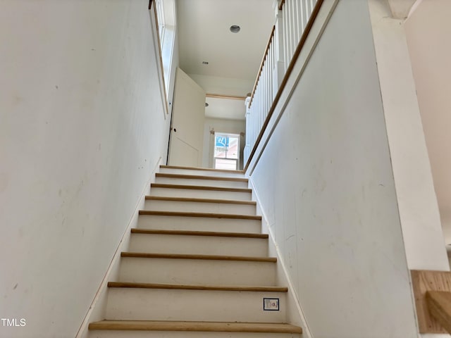 2658 Lawndale Ave, Durham, NC 27705 - view of stairs