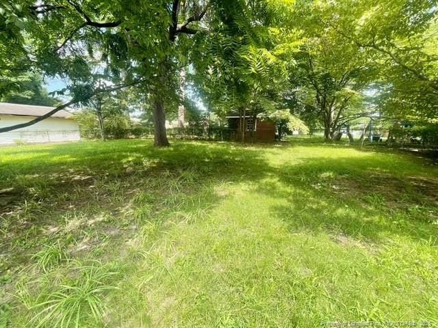 639 Berwick Dr, Fayetteville, NC 28314 - view of yard