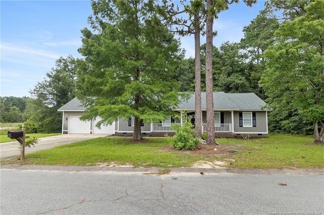 806 Eagle Landing Dr, Hope Mills, NC 28348 - ranch-style home featuring crawl space, a porch, concrete driveway, and a front lawn