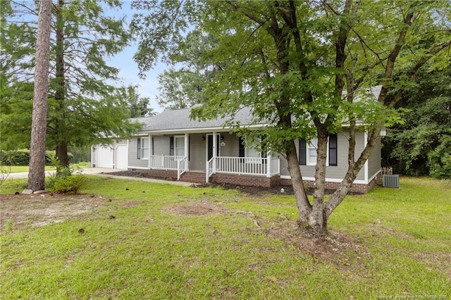 806 Eagle Landing Dr, Hope Mills, NC 28348 - view of front of home with a porch, a front yard, and a garage