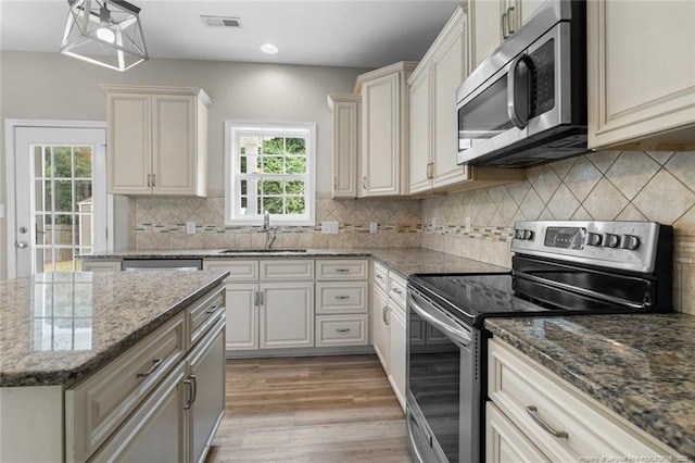 4041 Lifestyle Rd, Fayetteville, NC 28312 - kitchen with appliances with stainless steel finishes, light wood-style flooring, light stone countertops, tasteful backsplash, and recessed lighting