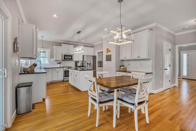 7269 Bedford Ridge Dr, Apex, NC 27539 - dining area featuring light wood-style flooring, a chandelier, recessed lighting, and ornamental molding