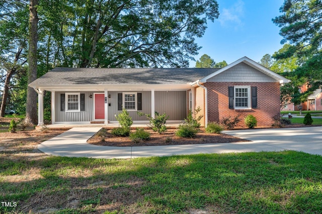 419 W Burnette Ave, Enfield, NC 27823 - photo 2