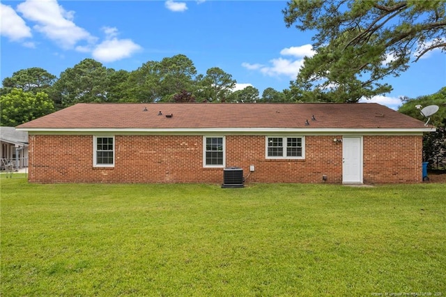 615 Wallingford Ct, Fayetteville, NC 28314 - back of property featuring a yard and brick siding