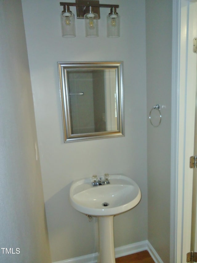 8315 City Loft Ct, Raleigh, NC 27613 - bathroom with baseboards
