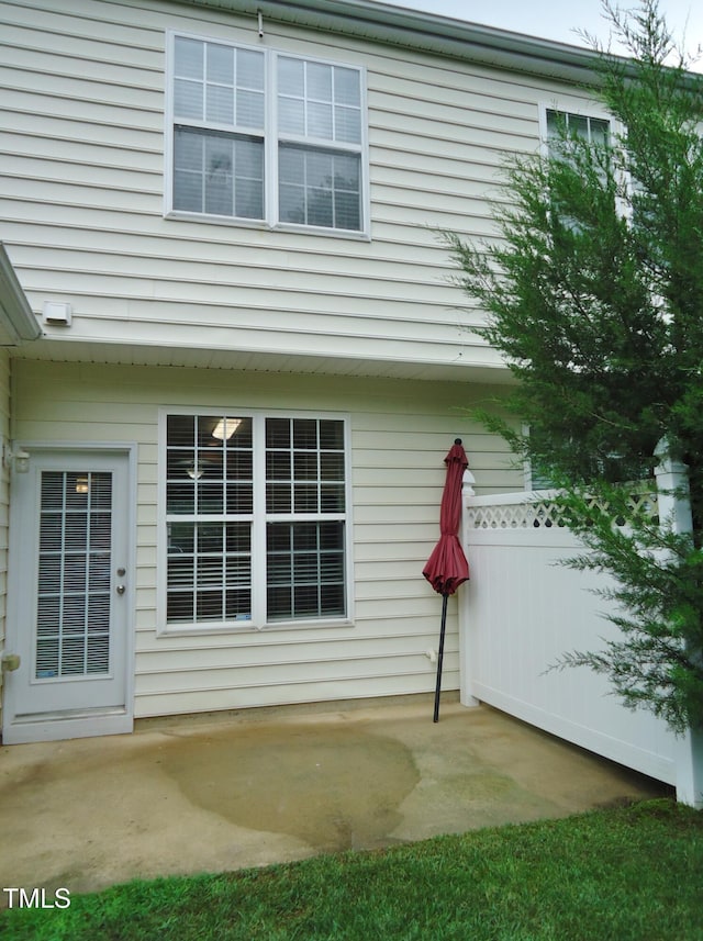 8315 City Loft Ct, Raleigh, NC 27613 - entrance to property featuring a patio area