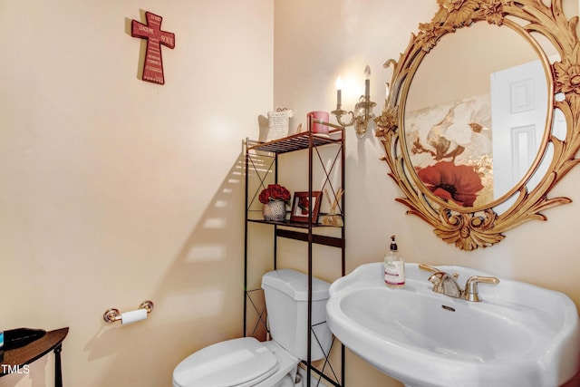 4904 Pebble Beach Cir N, Wilson, NC 27896 - half bathroom featuring a sink and toilet