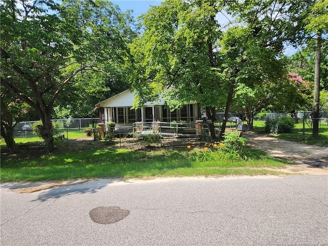 610 Jackson St, Laurinburg, NC 28352 - photo 1