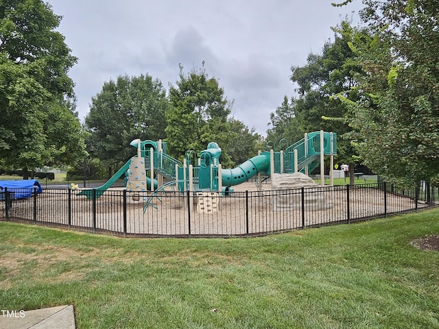1303 Salters St, Burlington, NC 27215 - view of community jungle gym