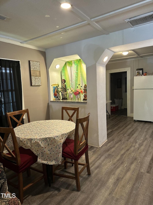 615 Manchester St SE, Wilson, NC 27893 - dining space featuring wood finished floors and recessed lighting