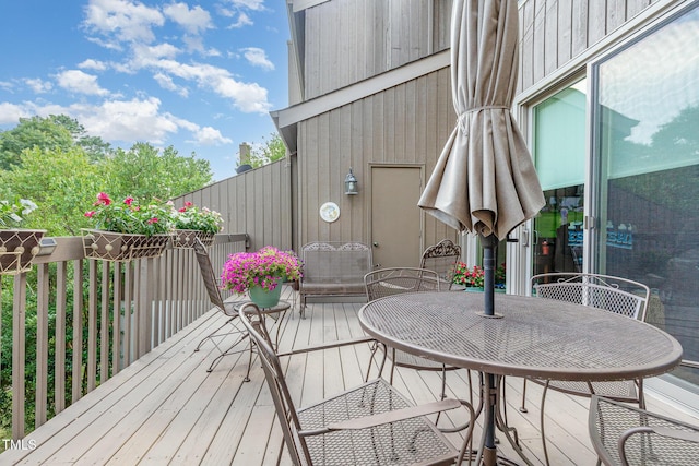 7 Weybridge Pl, Chapel Hill, NC 27517 - wooden deck with outdoor dining area