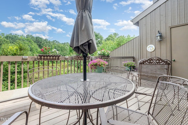 7 Weybridge Pl, Chapel Hill, NC 27517 - wooden terrace with outdoor dining area
