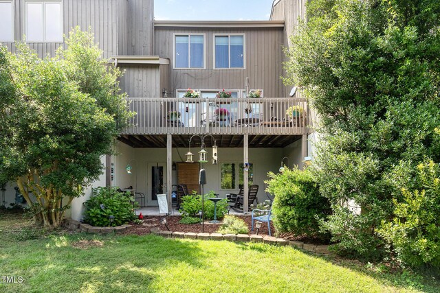 7 Weybridge Pl, Chapel Hill, NC 27517 - back of property with a lawn, a deck, and a patio area