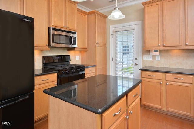 1079 Perdue Dr, Chapel Hill, NC 27517 - kitchen with black appliances, a center island, backsplash, light wood-style flooring, and crown molding